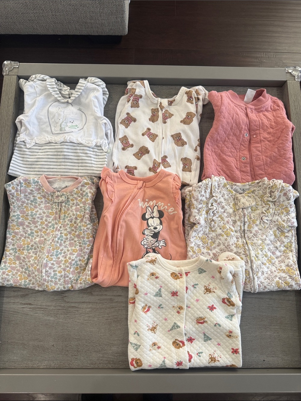 6-9m bundle of baby long sleeves onesies / sleepers.